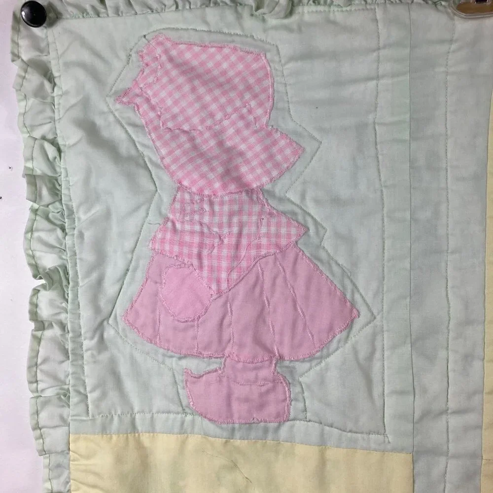 Vintage Handmade Baby Quilt Dutch Boy & Girl‎ with Sunbonnet 32 x 40